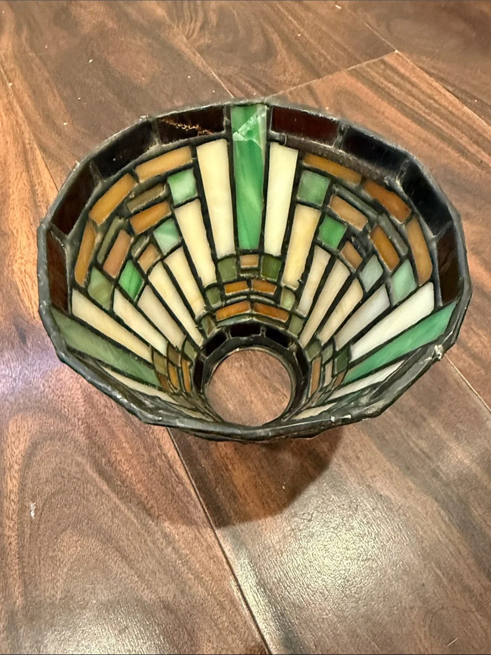 Vintage Quoizel Collection Tiffany Style stained glass lamp shade